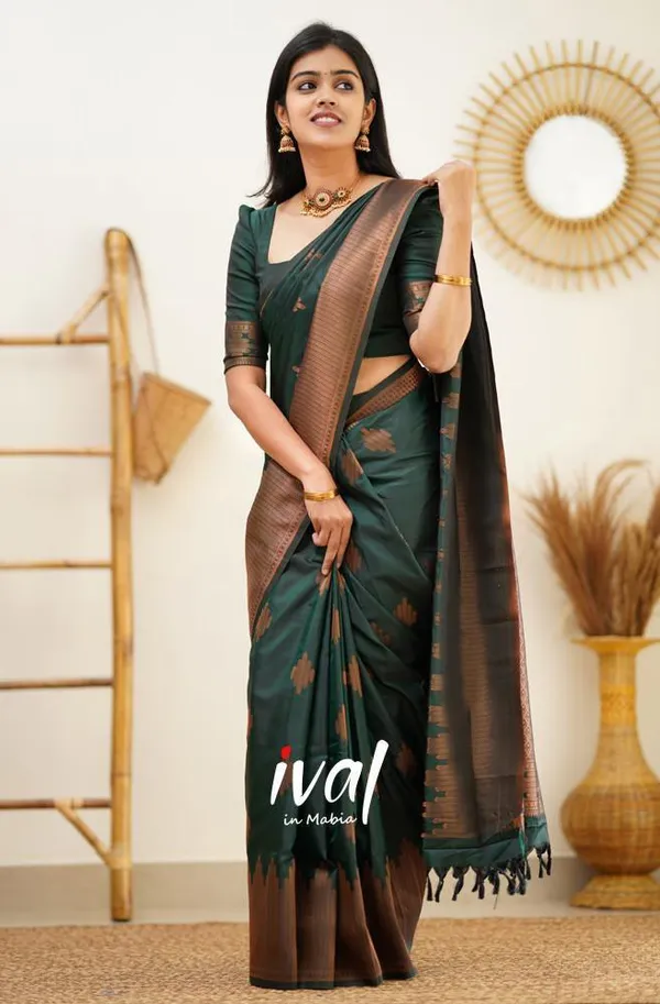 Dark_Green_Woven_Kanjivaram_Silk_Saree_with_Saree_Cover